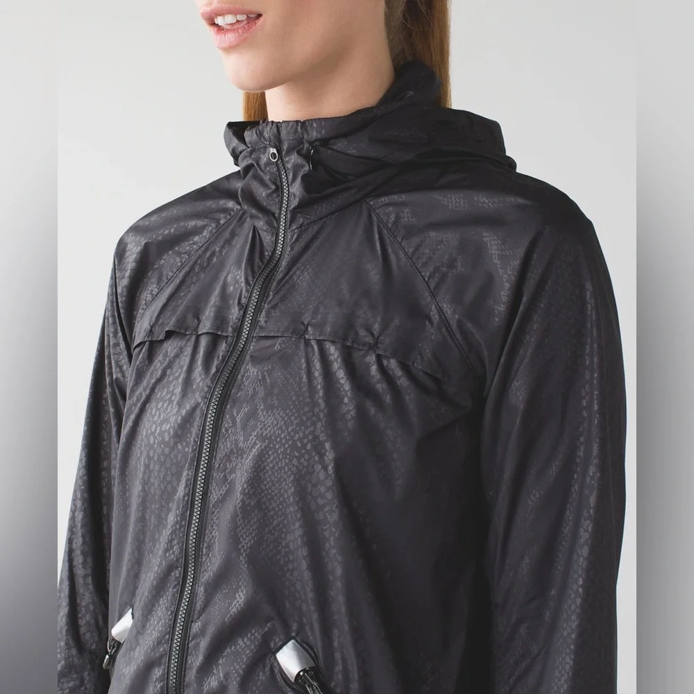 Lululemon Miss Misty Jacket II Desert Snake Embossed Black Rain Coat Hooded XS - Picture 2 of 16